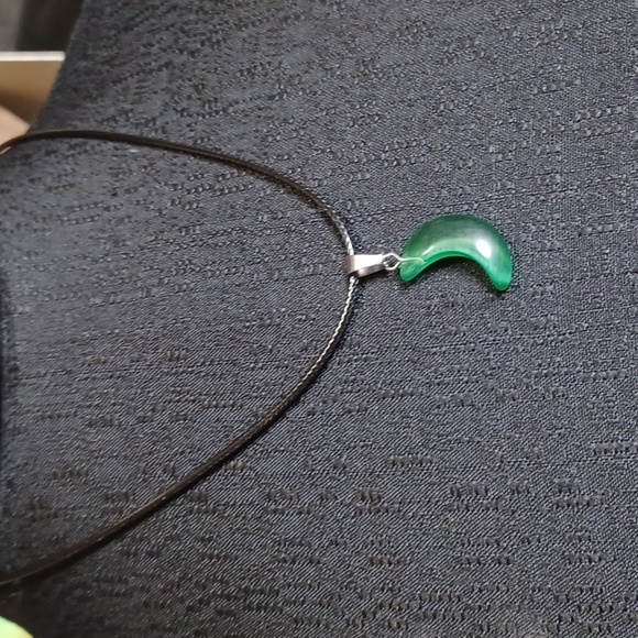 New green moon pendant necklace - Picture 1 of 2